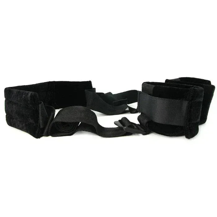 Close-up of the adjustable position spreader strap neck cushion, highlighting the soft curved padding.